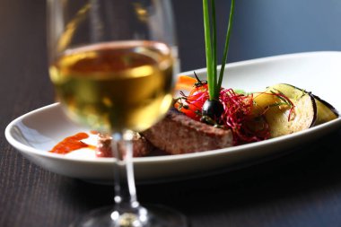 Lokantada lezzetli yemekler.