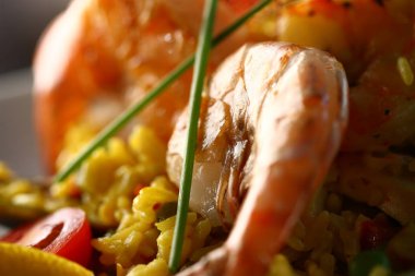 Karides, pilav, domates...