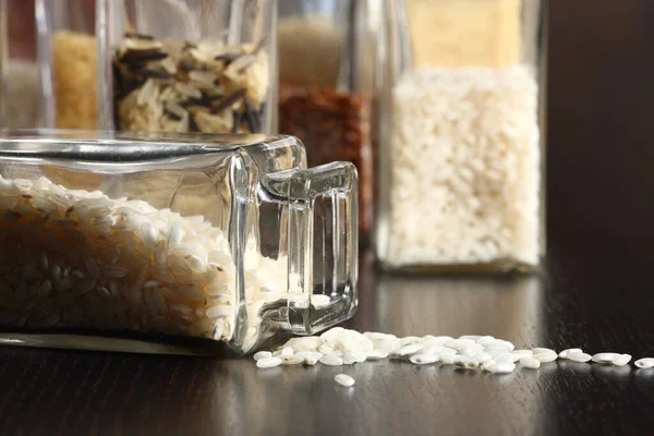 Gesunde Bio-Rohkost zum Kochen. Nahaufnahme von Reiskorn — Stockfoto