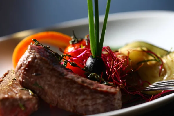 Una buena comida con vino — Foto de Stock