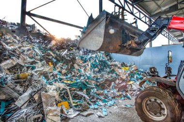 Geri dönüşüm endüstrisi, gezegenimizin kaynaklarının korunmasına yardım ediyor.