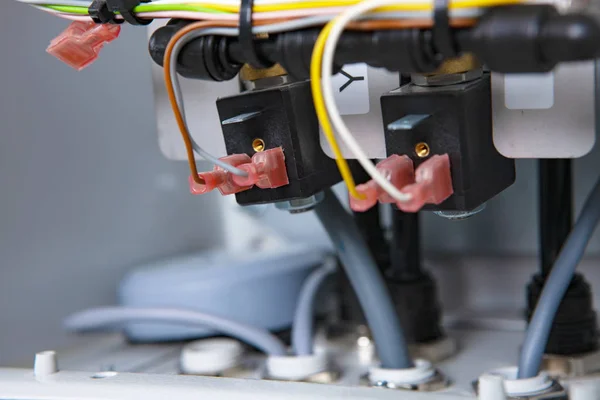 Electrical wiring and connectors with red and yellow cables — Stock Photo, Image