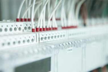 Elektrik temiz modern bir santralde çalışıyor.