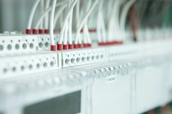 Elektrik temiz modern bir santralde çalışıyor.