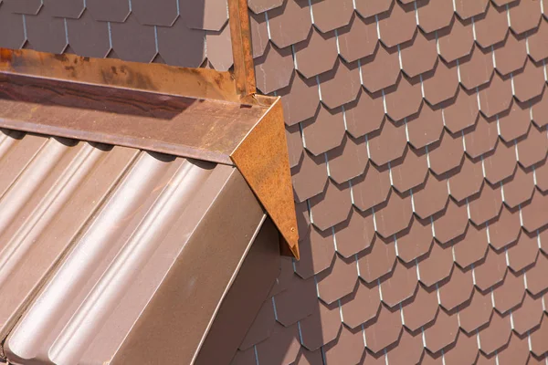 Lucerne İsviçre 'deki bir evde çatı işi.