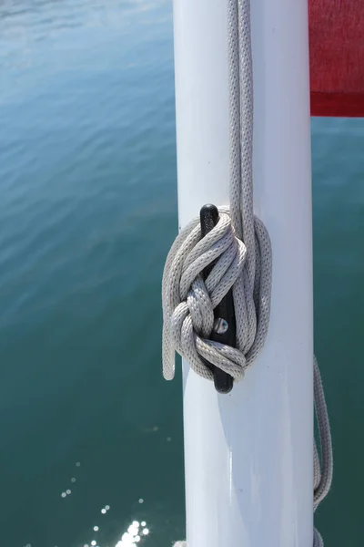 Boat - rope.- water and part of swiss flag — Stock Photo, Image