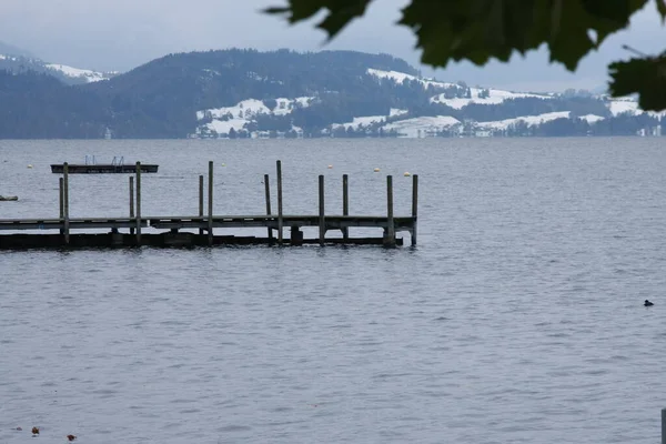 Μια λίμνη cam το χειμώνα στην Ελβετία — Φωτογραφία Αρχείου
