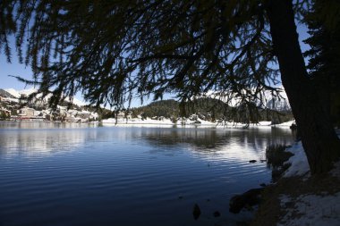 St. Moritz, İsviçre Göl ve karlı dağlarla