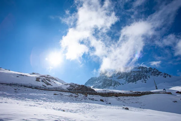 Αλπικό Πέρασμα Στην Ελβετία Julierpass Swiss Alp Χιόνι Και Συννεφιασμένο — Φωτογραφία Αρχείου