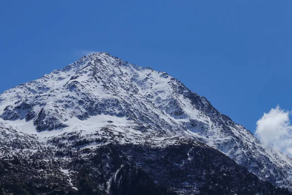 Мбаппе Швейцарском Кантоне Ури Проплывающими Альпами Облачным Небом — стоковое фото