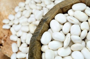 Tablo kovanın içinde fasulye