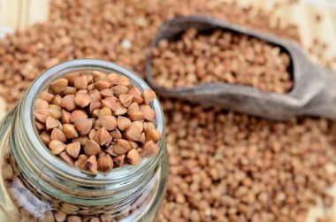 tablo üzerinde kahverengi buğday