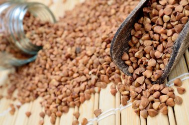 tablo üzerinde kahverengi buğday