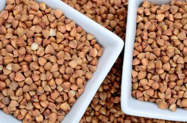 tablo üzerinde kahverengi buğday