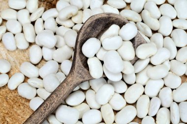 tablo üzerinde beyaz fasulye