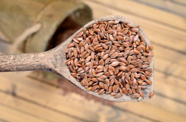 kaşık keten tohumu