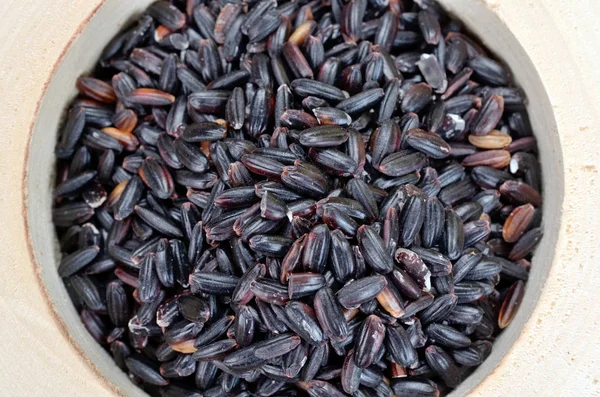 Black rice on table — Stock Photo, Image