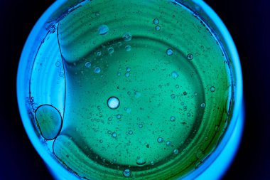                  Evde yağ ve su damlalarını çek