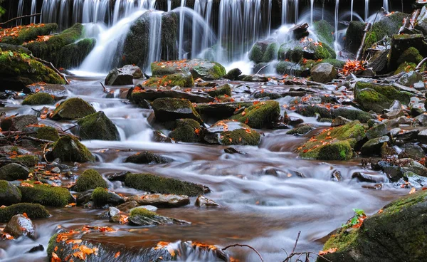 Cascada en desenfoque —  Fotos de Stock