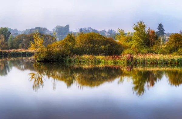 Reflection. On the bank of the autumn river — Stock Photo, Image