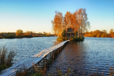 Ada nerede? Pitoresk bir kulübe bir nehir köprüsü