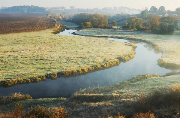 Höst Morgon Dimmigt Dawn Nära Pittoreska Floden — Stockfoto