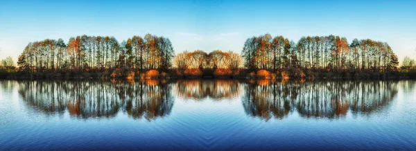 Reflektion Pittoreska Reflektion Träd Floden Lugn Morgon — Stockfoto