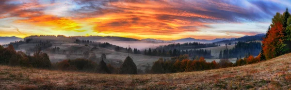 Herbstmorgen Eine Malerische Morgendämmerung Den Karpaten — Stockfoto
