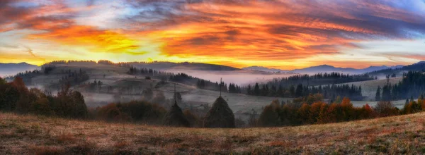 Herbstmorgen Eine Malerische Morgendämmerung Den Karpaten — Stockfoto