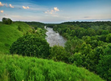 Bahar Nehri. resim gibi bahar şafağı. sabah yansıması