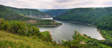 Dnister Nehri Kanyonu. resim gibi şafak