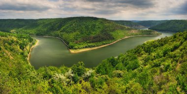 Dnister Nehri Kanyonu. resim gibi şafak