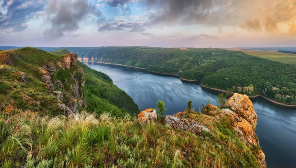 Каньйон Дністер Рівер Ілюстрований Світанок — стокове фото