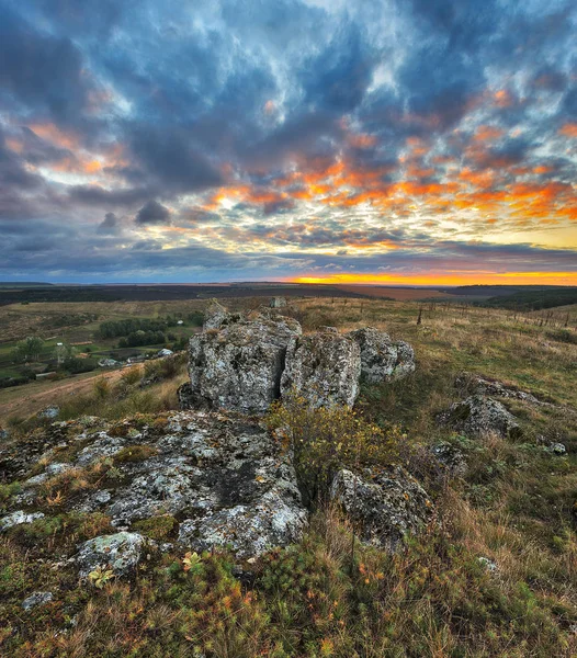 Herfstavond Prachtige Zonsondergang Een Pittoreske Plek Dramatische Lucht Boven Canyon — Stockfoto