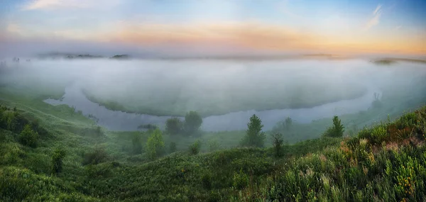 Niebla Valle Del Río Pintoresca Mañana Primavera Hermoso Amanecer Brumoso — Foto de Stock