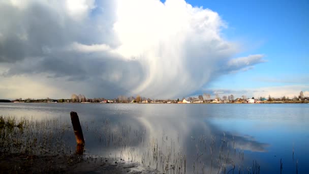 Una Enorme Nube Que Llevaba Huracán Una Tormenta Rondaba Lago — Vídeo de stock