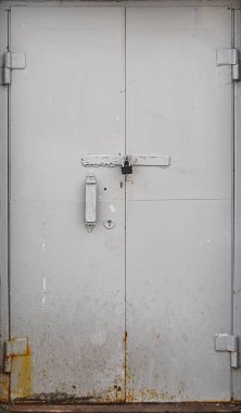 Eski metal kapılar (kapılar). Eski kapı dokusu.