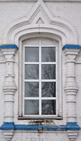 Large Window Church Plastic Frame Framed Pillars Fancy Stone Moldings — Stock Photo, Image