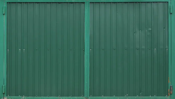 Green metal decking. Sheets of green corrugated iron — Stock Photo, Image