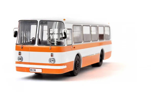 Beyaz sarı bir Rus otobüsünün ölçekli modeli. Oyuncak sarı otobüs