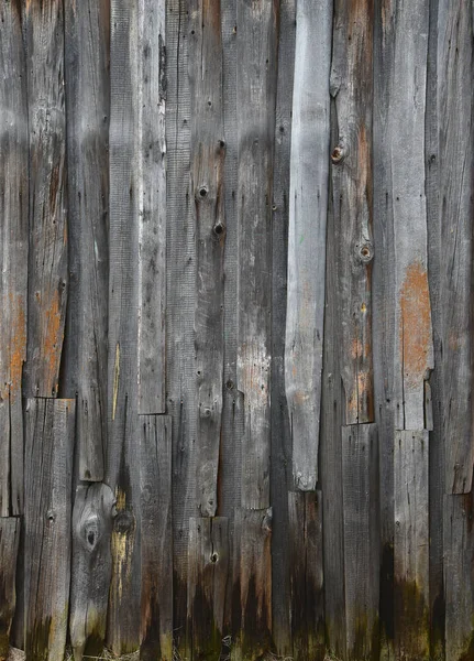 Tableros viejos, una pared pelada de madera de color marrón —  Fotos de Stock