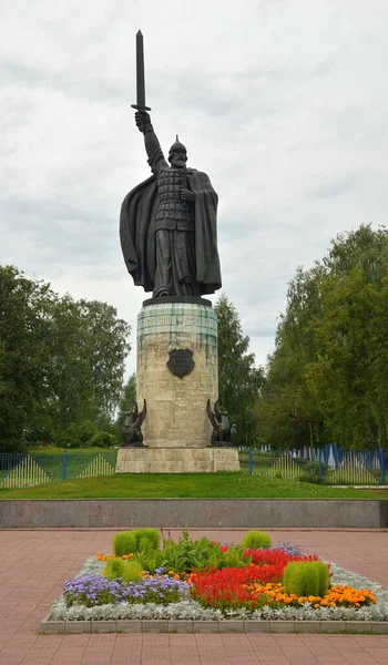 Murom antik kentinde Ilya Muromets anıtı. Rusya