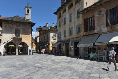 Orta San Giulio 'da İtalyan mimarisi, Orta göl
