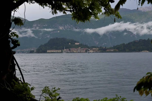 Деревня Варена Озере Комо Ломбардии Италия — стоковое фото