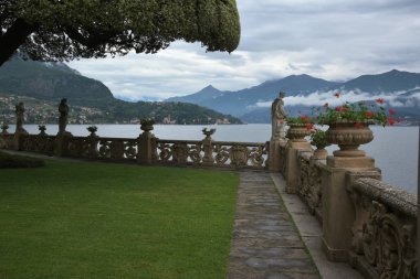 Villa del Balbianello'da Teras manzarası