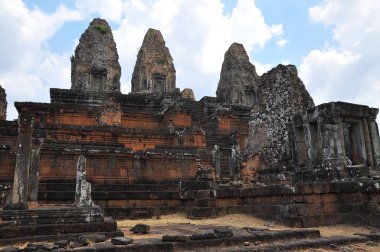 Angkor Wat kompleksindeki Pre Rup tapınağının görüntüsü