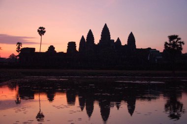 Angkor Wat 'ın silueti Gün doğumunda, Kamboçya