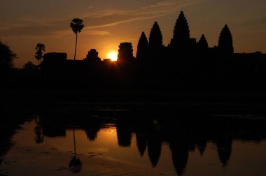 Angkor Wat 'ın silueti Gün doğumunda, Kamboçya