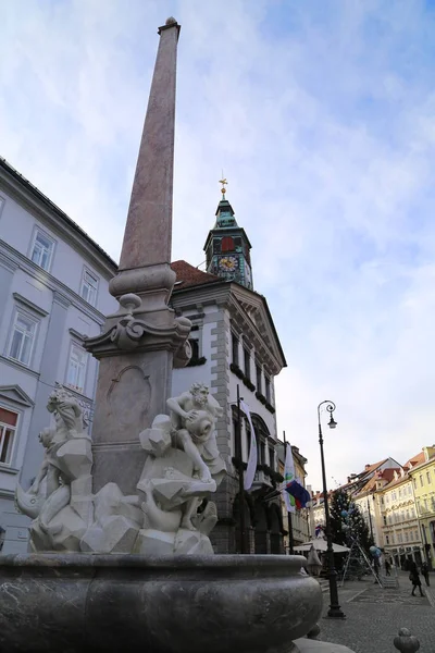 Noel zamanı Ljubljana caddesi manzarası