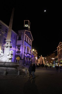 Romantik Ljubljana 'nın şehir merkezi Noel zamanı için dekore edildi